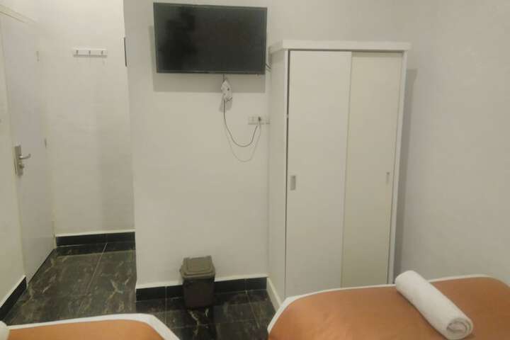 Room 16 of 30