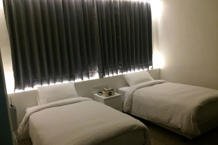 Room 8 of 41
