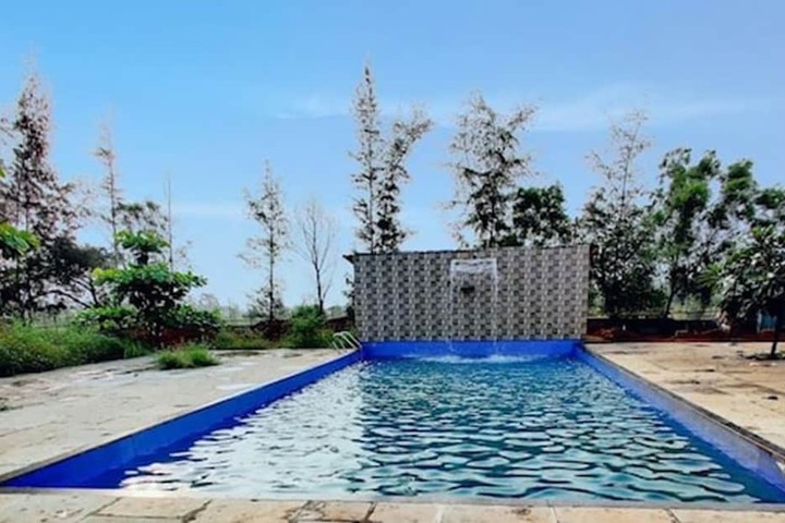Pool 15 of 31