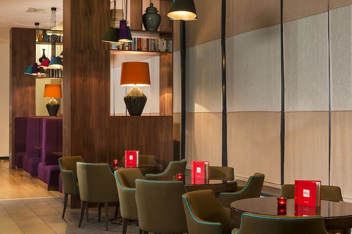 Lounge 20 of 47