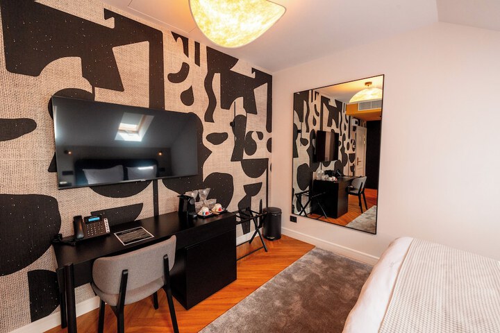 Room 42 of 87