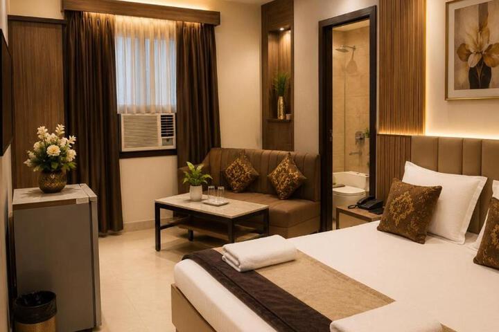 Hotel Maharaja Continental - 5 Mints walk From New Delhi Railways Station