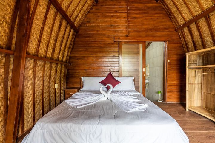 Room 4 of 32