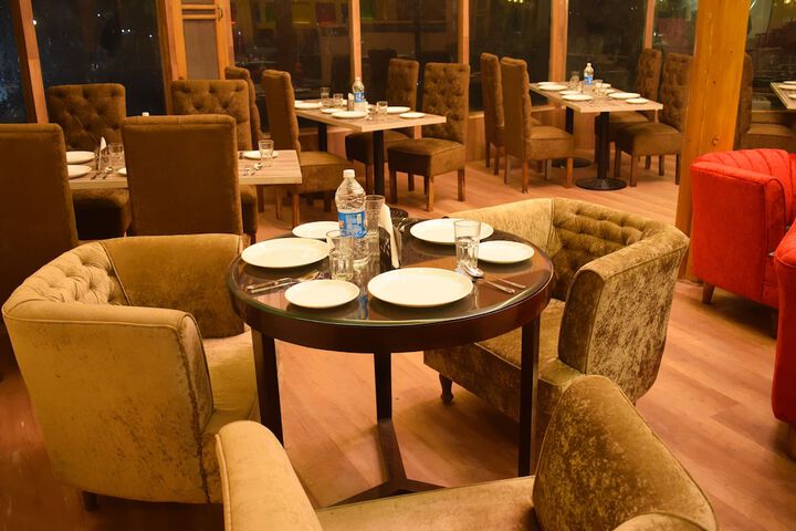 Dining 27 of 47