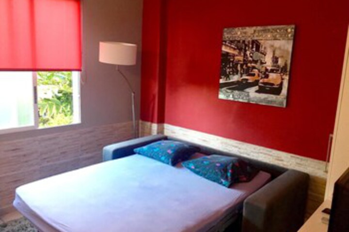 Room 5 of 12