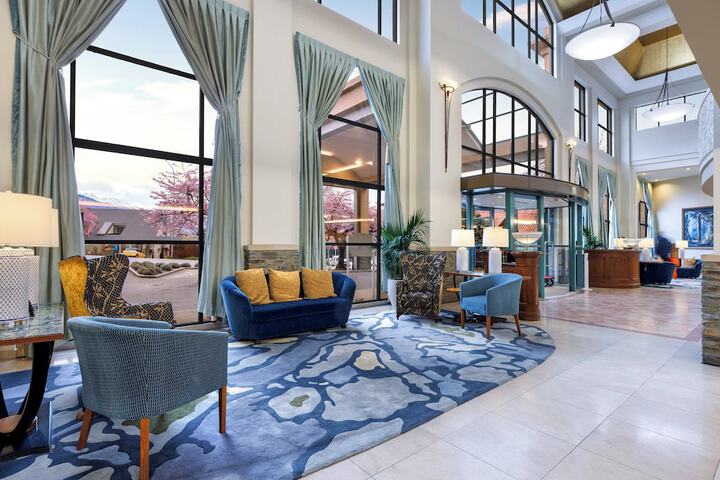 Entrance & Lobby