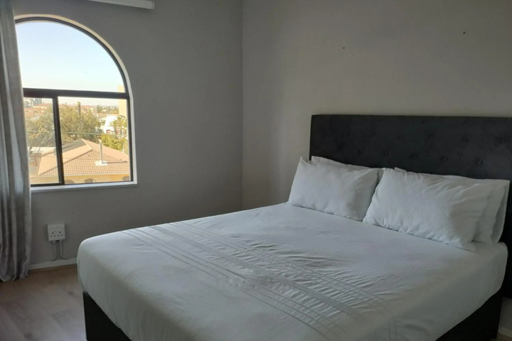 Room 6 of 14