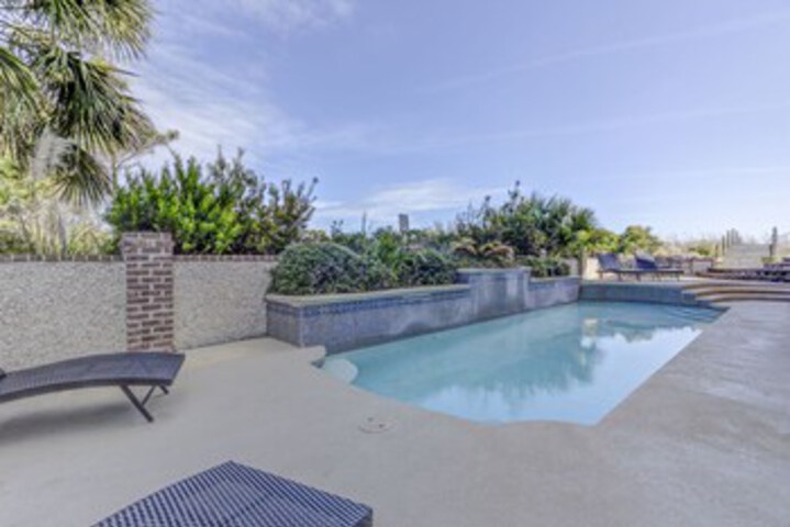 Pool 28 of 49