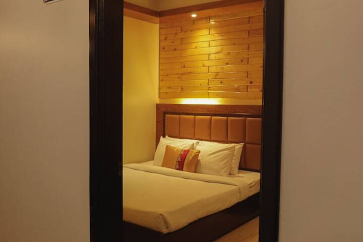 Room 7 of 16