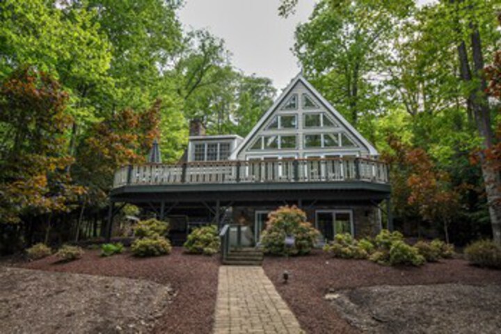 Photo of Quiet Retreat 4 Bedroom House