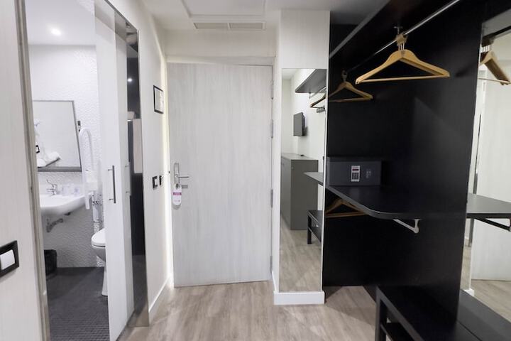 Room 13 of 64