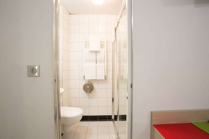 Room 30 of 43