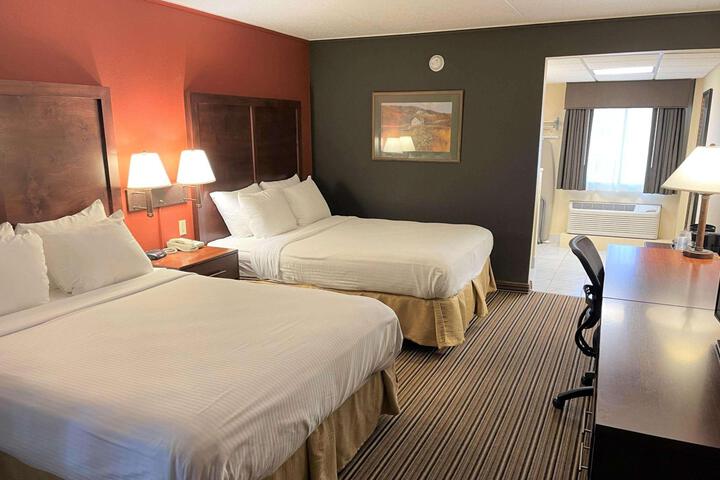 1 Queen Bed (17 of 29)
