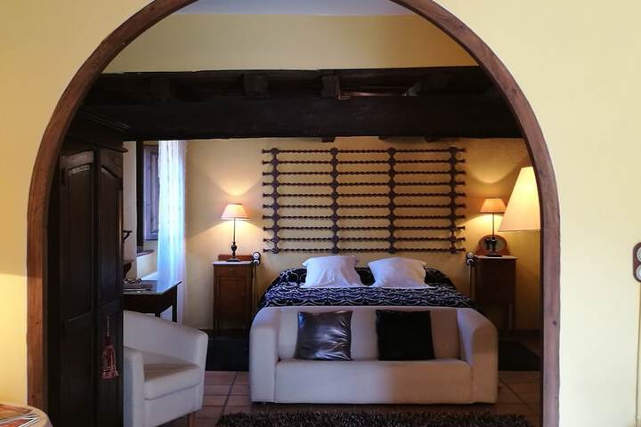Room 4 of 48