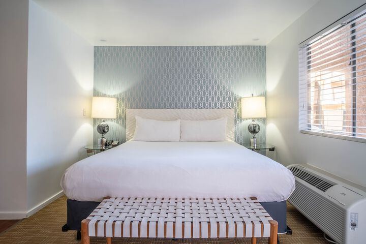 1 King Bed (30 of 44)