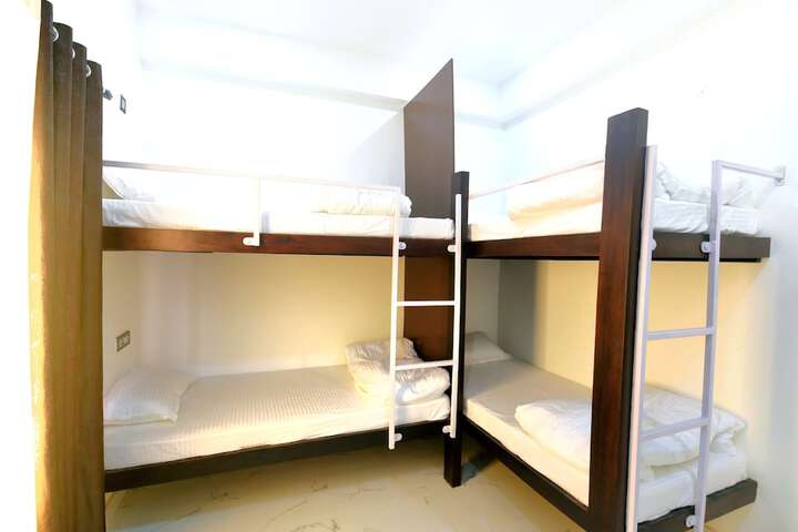 Room 11 of 28