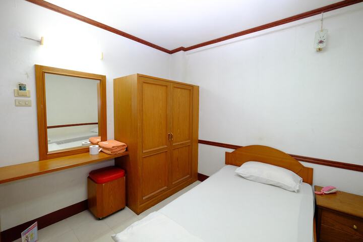 Room 10 of 39