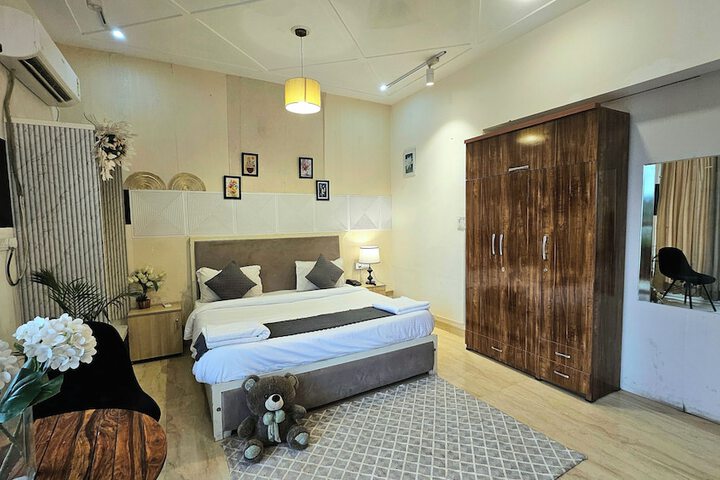 Room 13 of 21