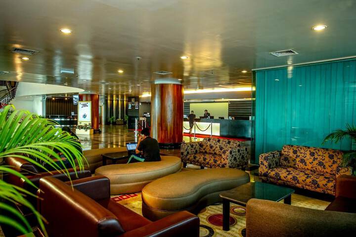 Entrance & Lobby