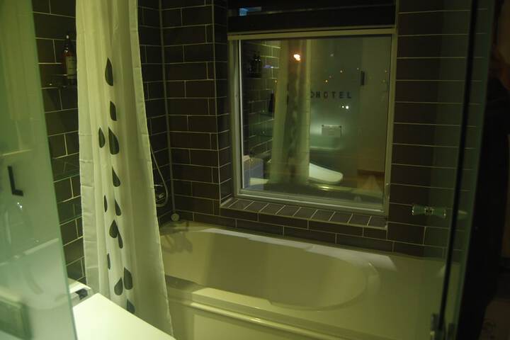 Room 14 of 42