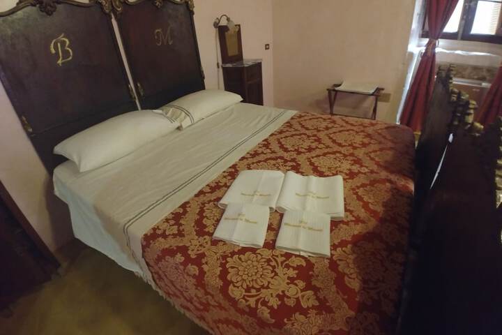 Room 3 of 43