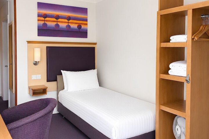 Room 9 of 22