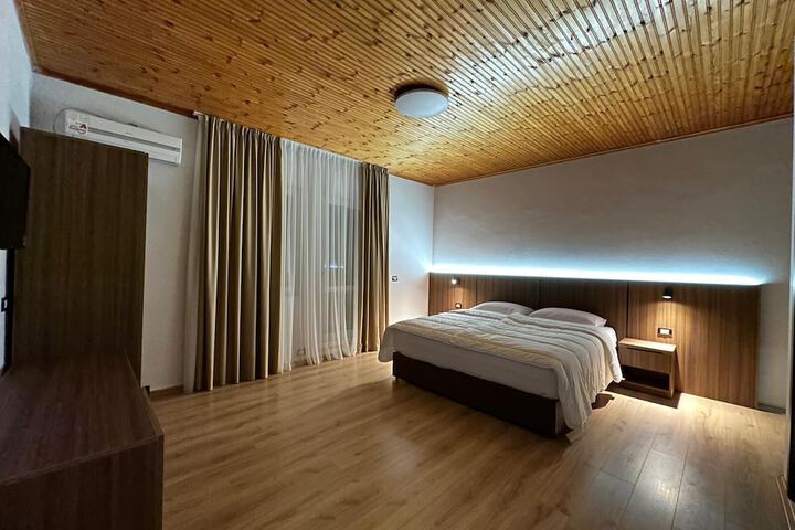 Room 5 of 22