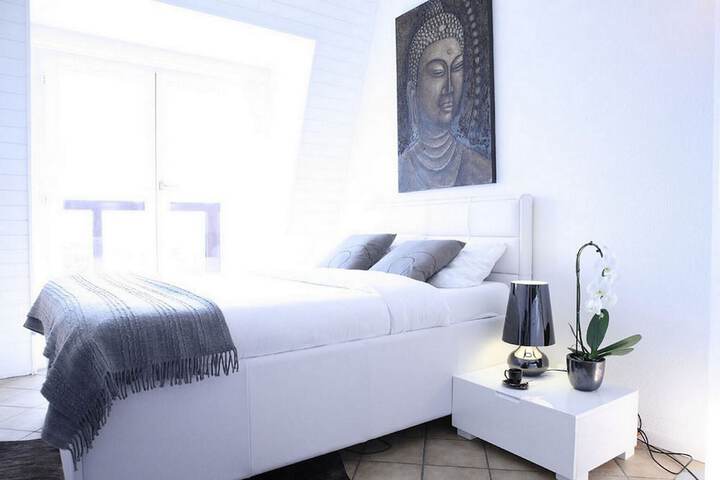 Room 3 of 12