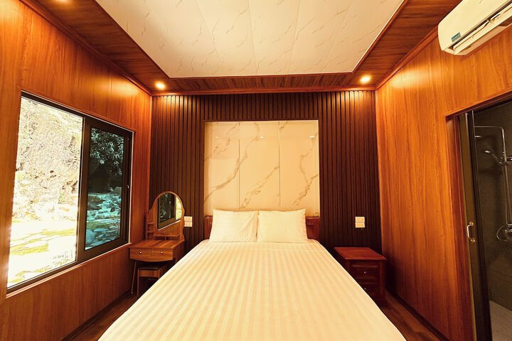 Room 12 of 52