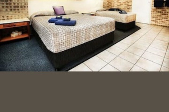 Room 1 of 18