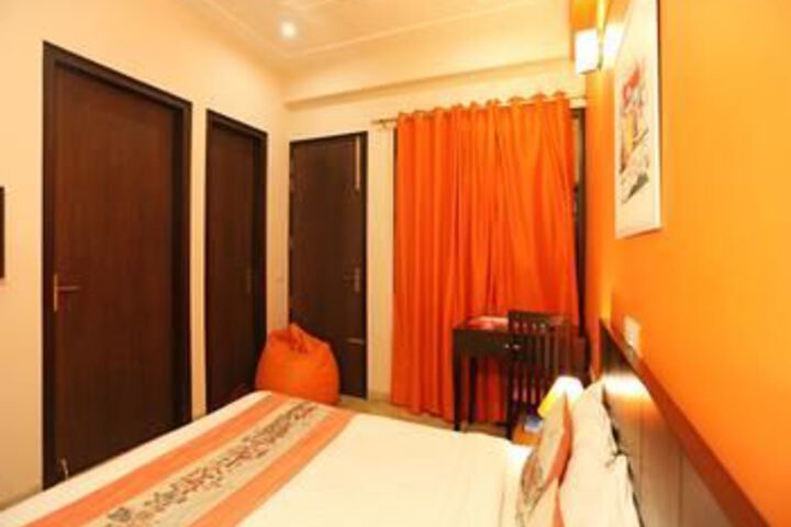 Room 8 of 30