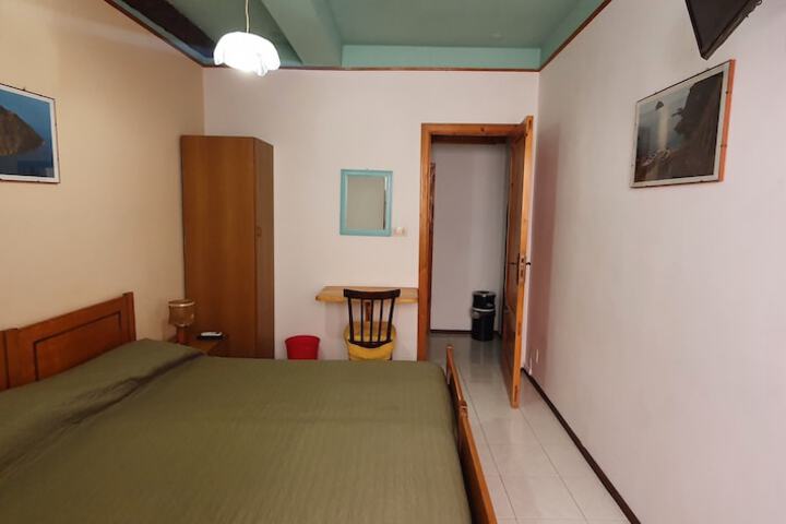 Room 27 of 107