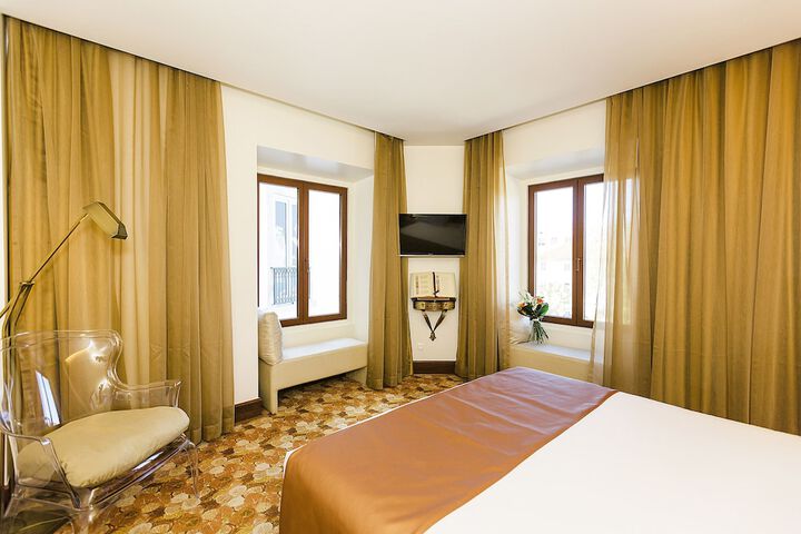 Room 16 of 77