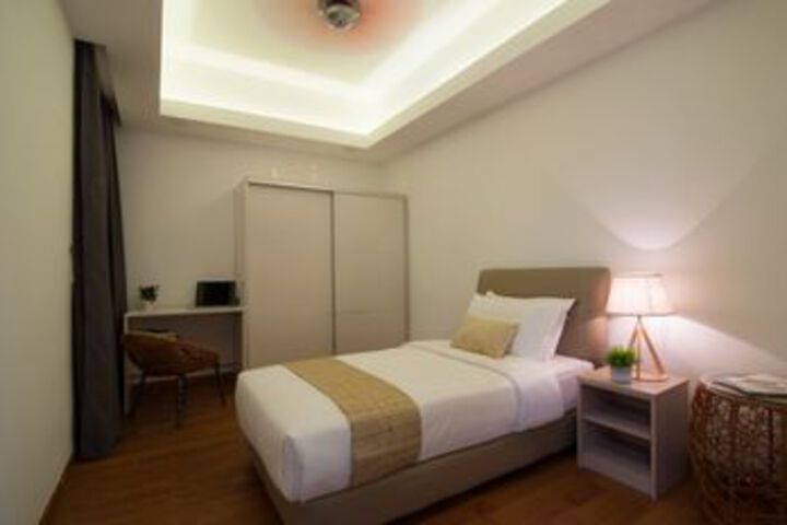 Room 11 of 25