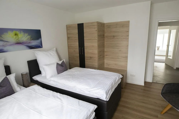 Room 5 of 12