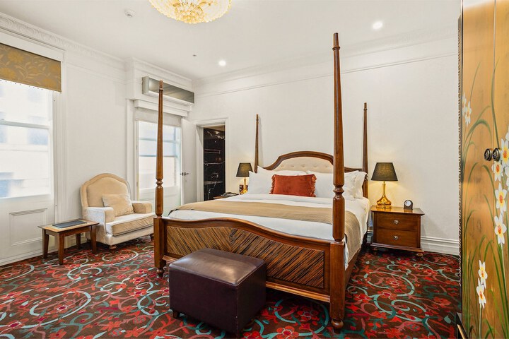 Room 2 of 15