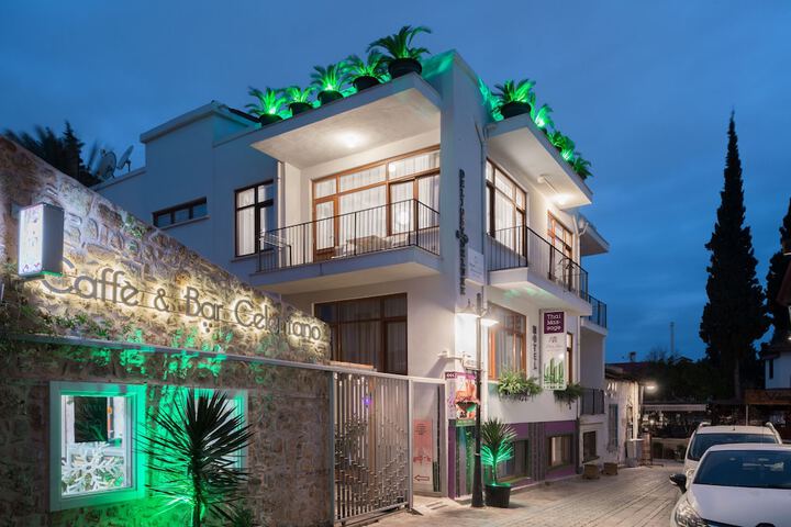 Exterior of Delight Deluxe Port