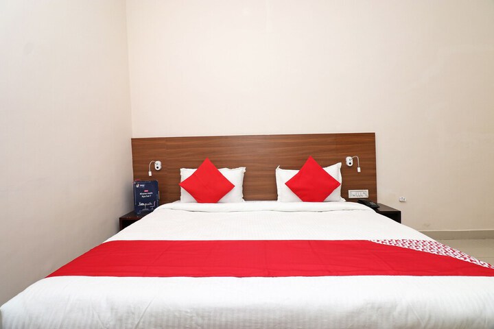 Room 12 of 17
