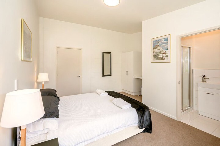 Room 2 of 17