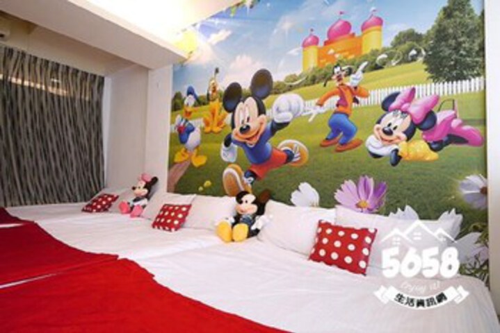 Room 28 of 46