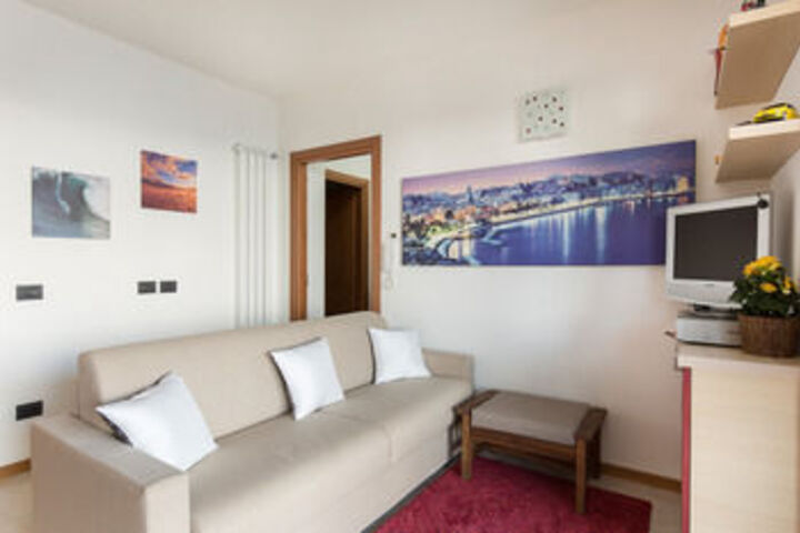 Room 369 of 450
