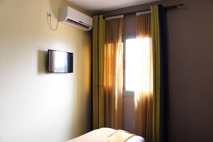 Room 2 of 10
