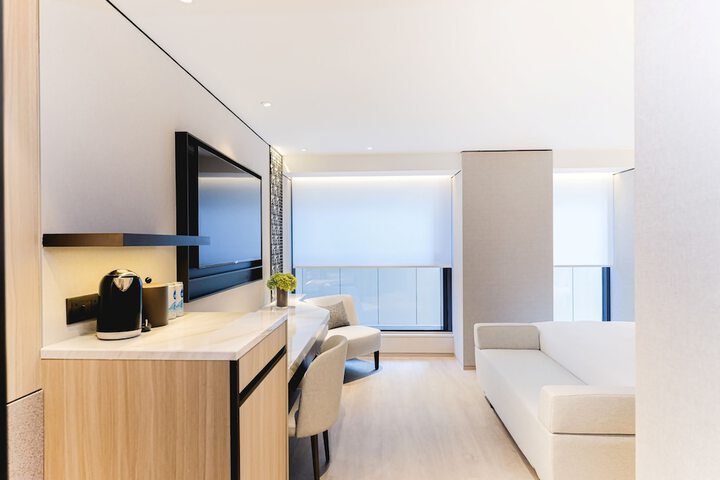 Room 10 of 26