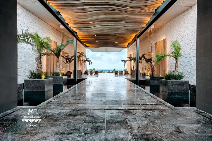 Hotel 2 of 140