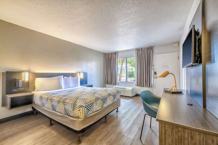 Room 20 of 33
