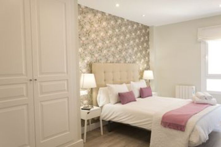 Room 104 of 211