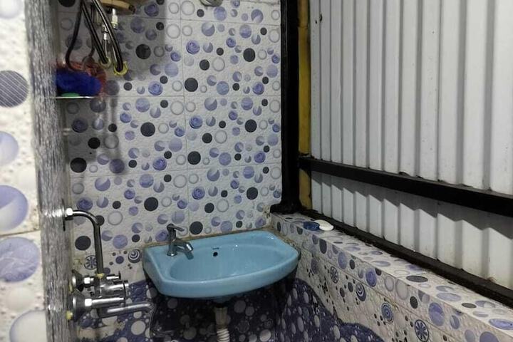 Room 9 of 77