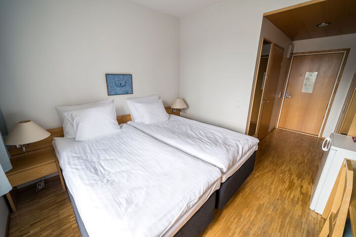 Room 11 of 37