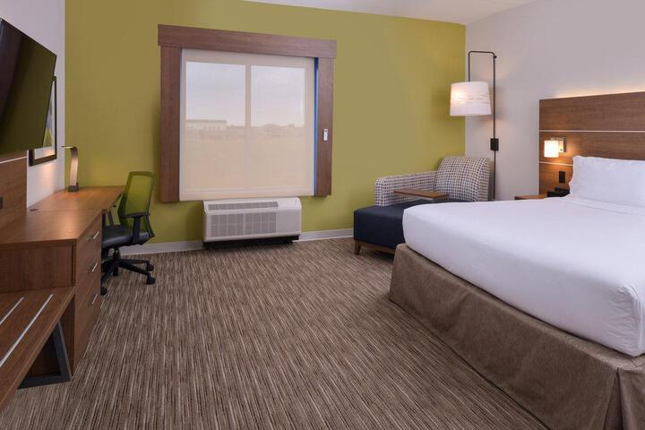 1 King Bed (8 of 9)