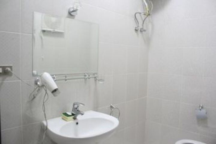 Room 3 of 34